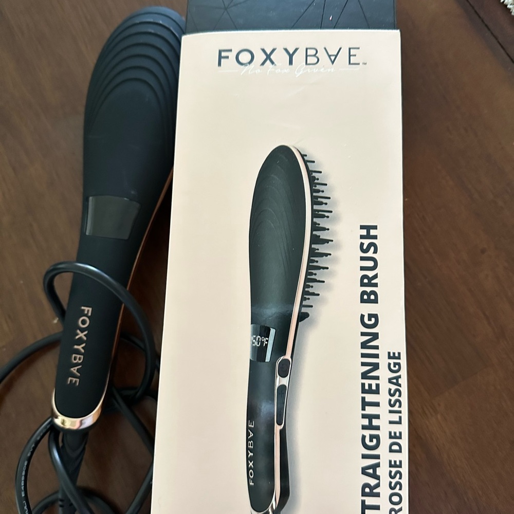 Foxy Bae Straightening Brush - Picture 2 of 9
